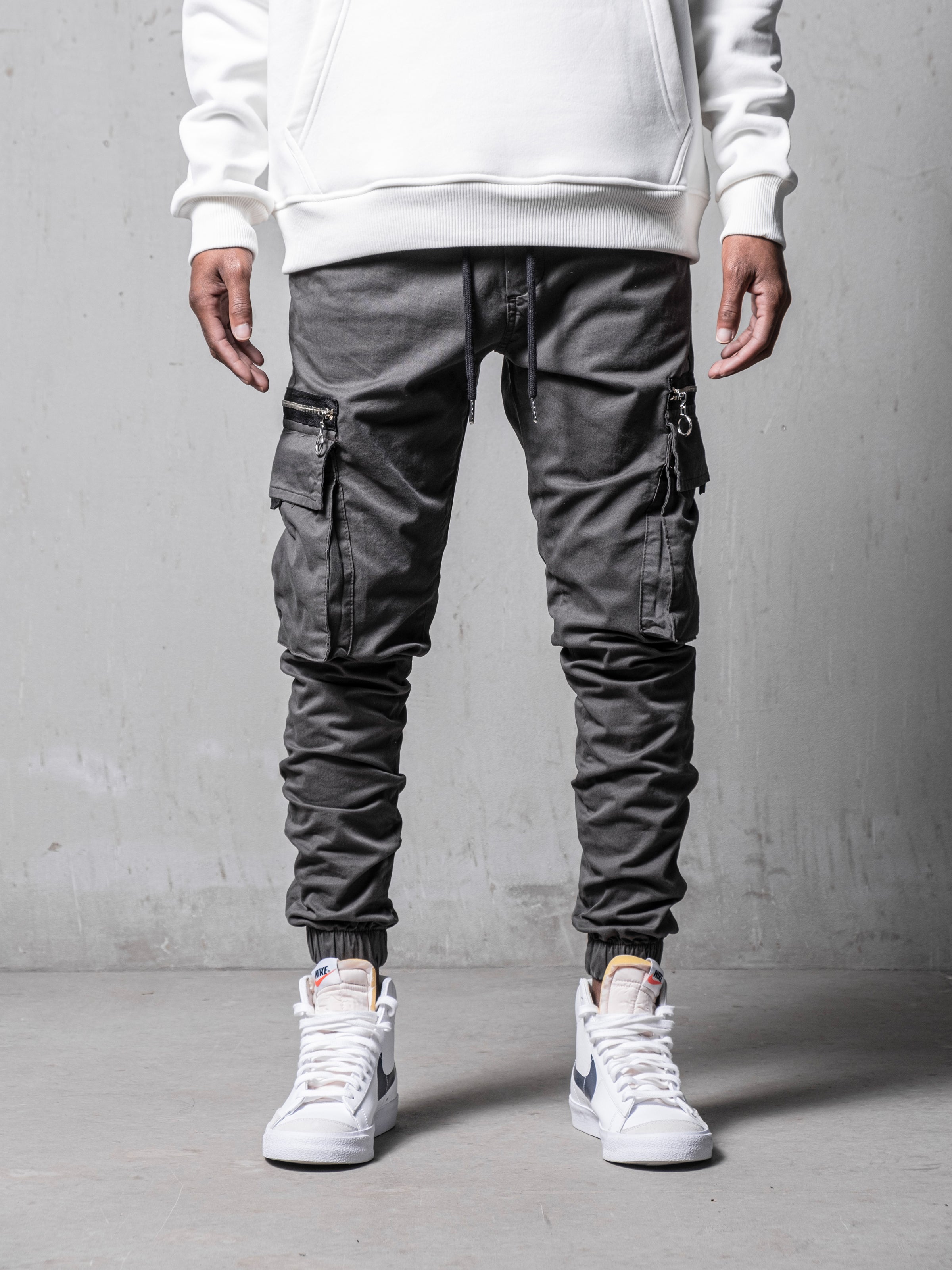 Only & Sons tapered fit cargo pants with elasticized waist in black | ASOS