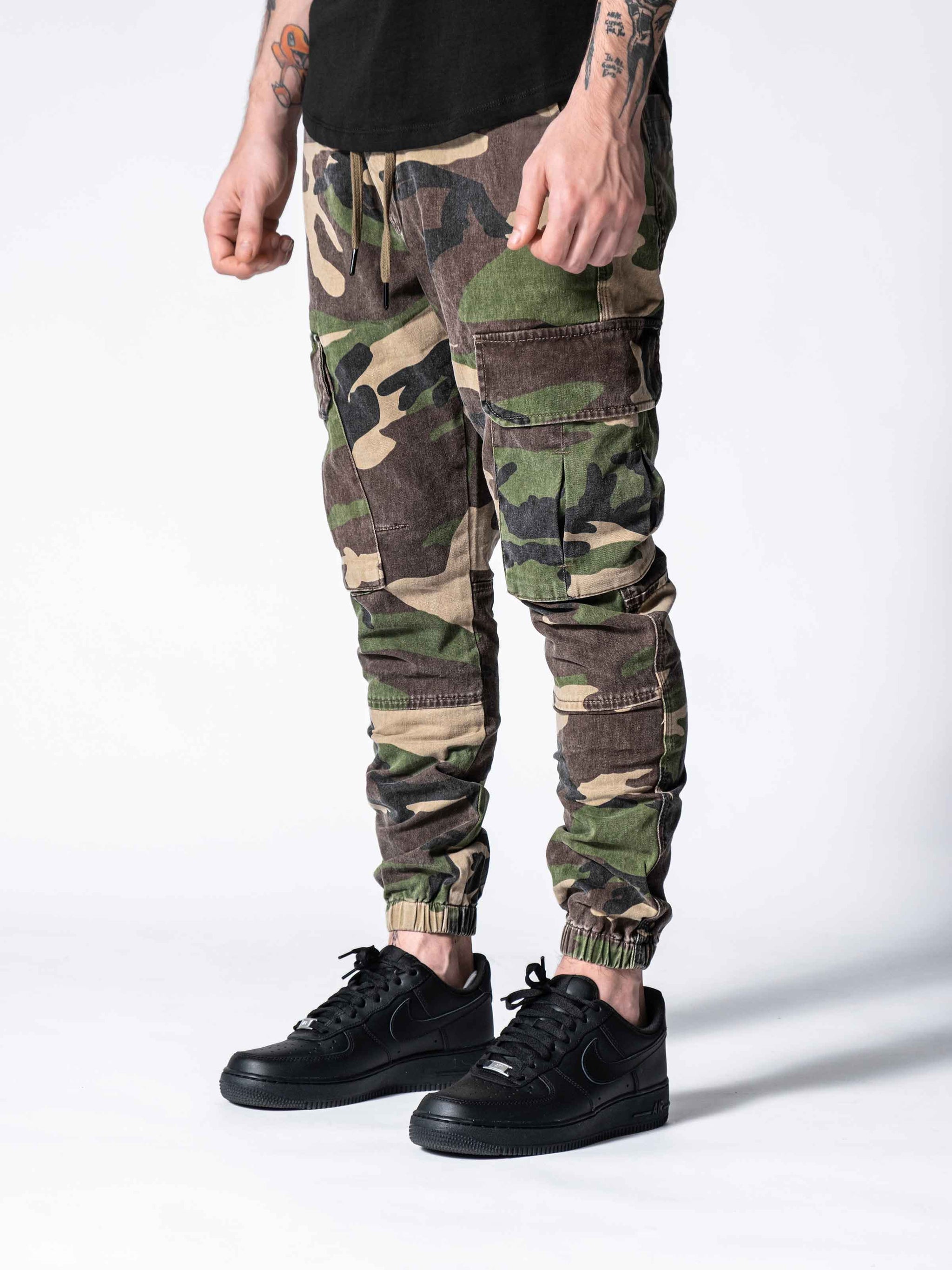 カーゴパンツ IONSEOUL Chillin Camouflage Cargo Pants Gurank - Cargo pants camouflage - BLUE NEON
