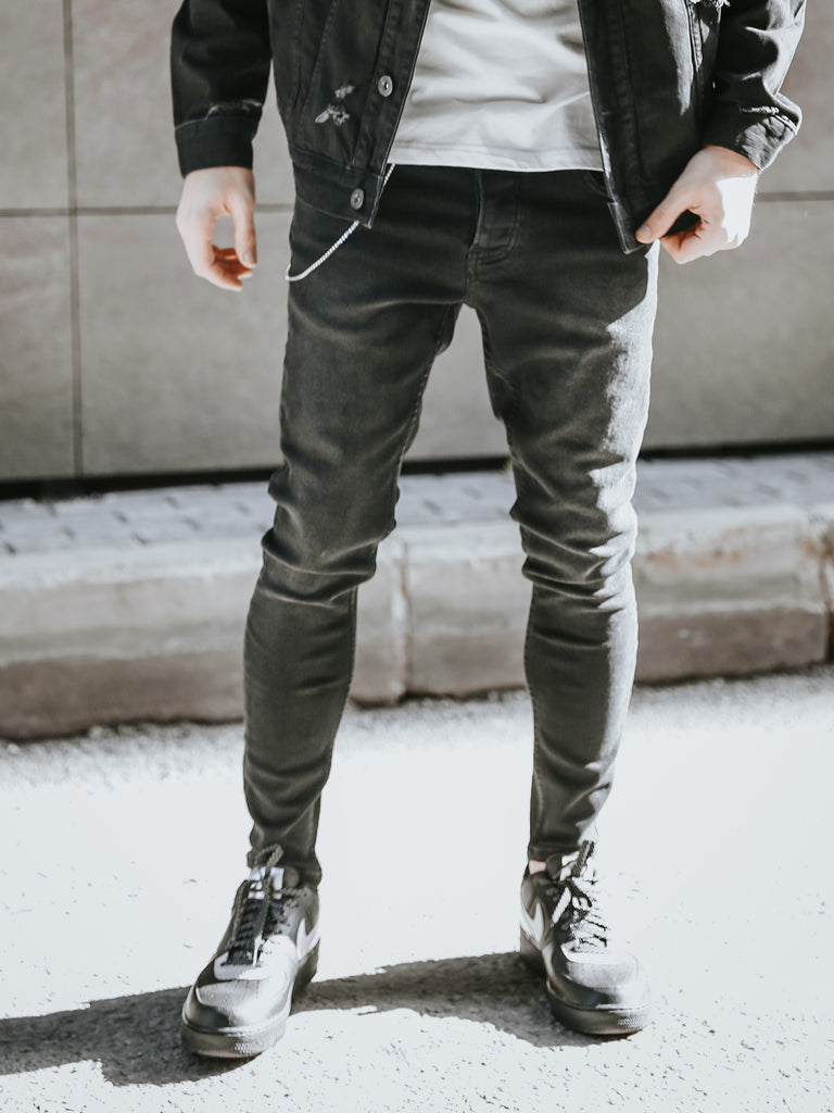 Monocloth Black Skinny Stonewashed mens jeans.  Black jeans  adn white t-shirts 